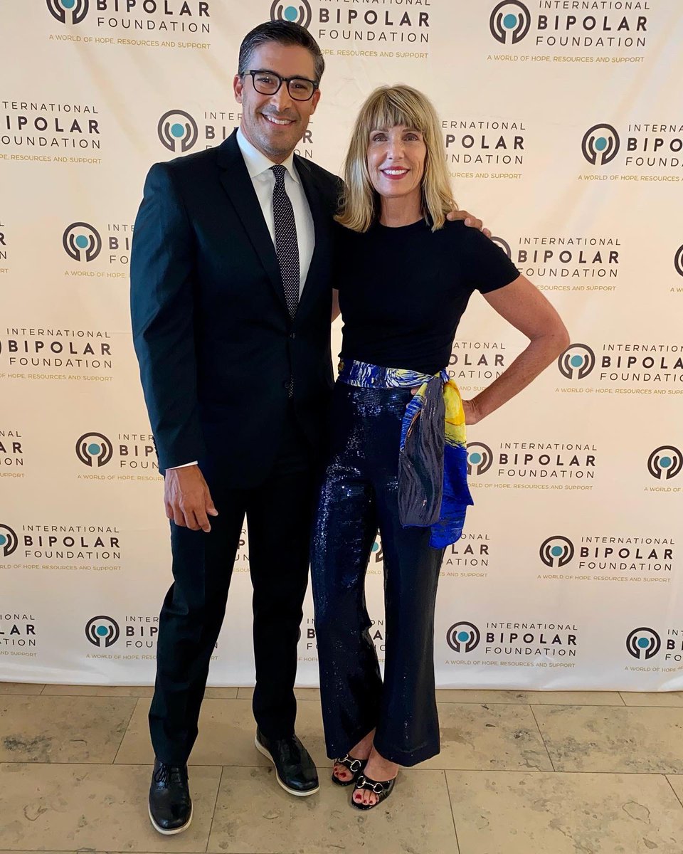 RaoulMartinezTV's tweet photo. Honored to emcee this evening's fundraising gala for the International Bi-Polar Foundation. Thank you for letting me be a part of this inspirational night. @IntlBipolar @elliottyamin https://t.co/Ynf7CyIwBA