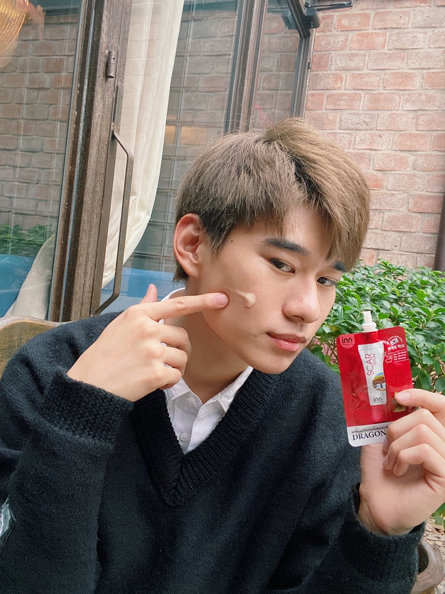 NapatJunior's tweet photo. อินน์ บิวตี้ สการ์ เซรั่ม
ท้าทายจุดด่างดำ รอยดำ รอยแดง รอยแผลเป็น เจอสการ์ เซรั่มตัวนี้ไป จางลงแน่นอน มาอวดผิวหน้ากับ #รับคำท้าInnbeauty #Innbeautyท้าให้ลอง
#INNBEAUTYxATLAS
#innbeautyth https://t.co/AtACctX594