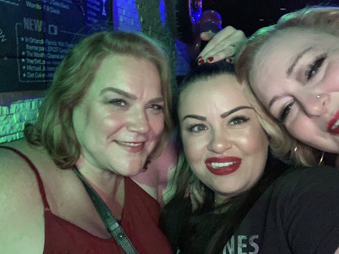 Look who I ran into https://t.co/HbM8n6OC4U