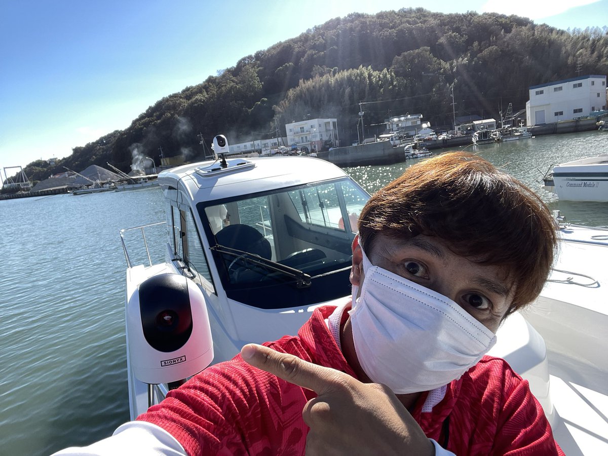 akiraitami's tweet photo. 岡山の牛窓にあるニシナマリンさんでプロモーションムービーの撮影です😊
このカメラは?
#ヤンマー #ex28c #ニシナマリン #伊丹章 https://t.co/sZPA9grWCW