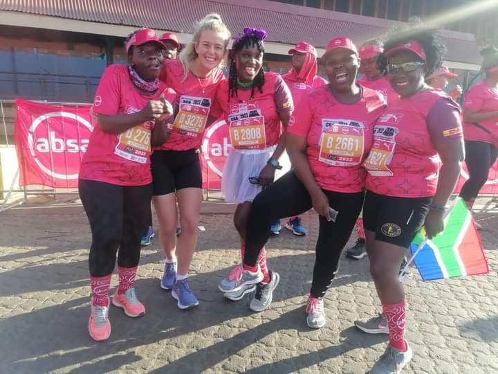 LesediClub's tweet photo. Absa race yesterday #AbsaRunYourCity #absarun #Joburg10k #RunYourCity #RunningWithTumiSole #fetchyourbody2022 https://t.co/LCuuEXDXhW
