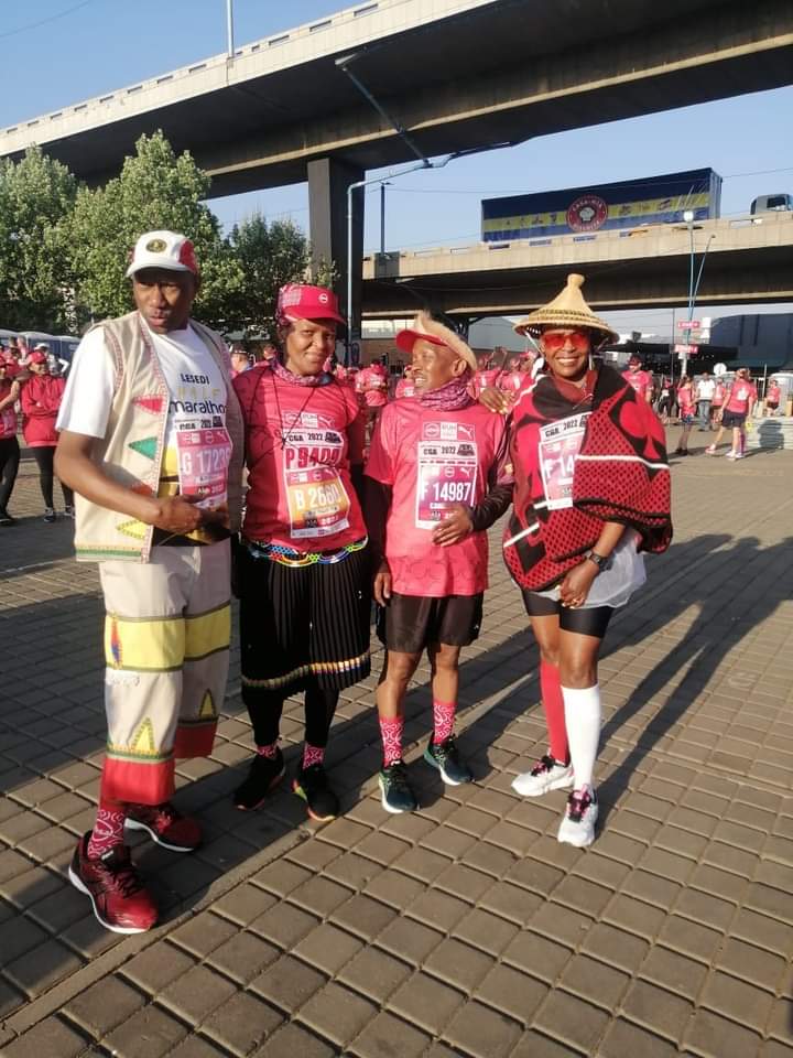 LesediClub's tweet photo. Absa race yesterday #AbsaRunYourCity #absarun #Joburg10k #RunYourCity #RunningWithTumiSole #fetchyourbody2022 https://t.co/LCuuEXDXhW