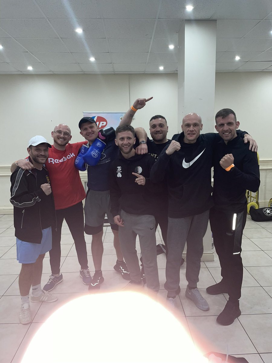 boxerKsampson's tweet photo. Some good company in the away changing rooms lastnight at the Olympia Liverpool 🥊 #awaycorner #roadwarriors https://t.co/A7rugvLSZ6