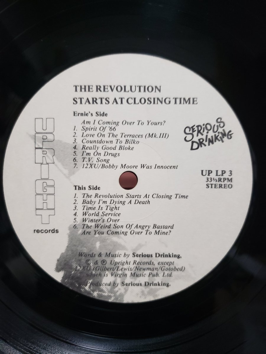 yanchiramo's tweet photo. SERIOUS DRINKING / THE REVOLUTION STARTS AT CLOSING TIME
1983年　UPRIGHT Records　UP LP 3
UK　Original
知らなかったぁ
当時の情報源は｢DOLL｣が全てだったので、私が見落としてたのか｢DOLL｣が見落としていたのか･･･
こんなカッコいいレコードが1983年に出てたんだね
#seriousdrinking https://t.co/Rmd6Bk00e3