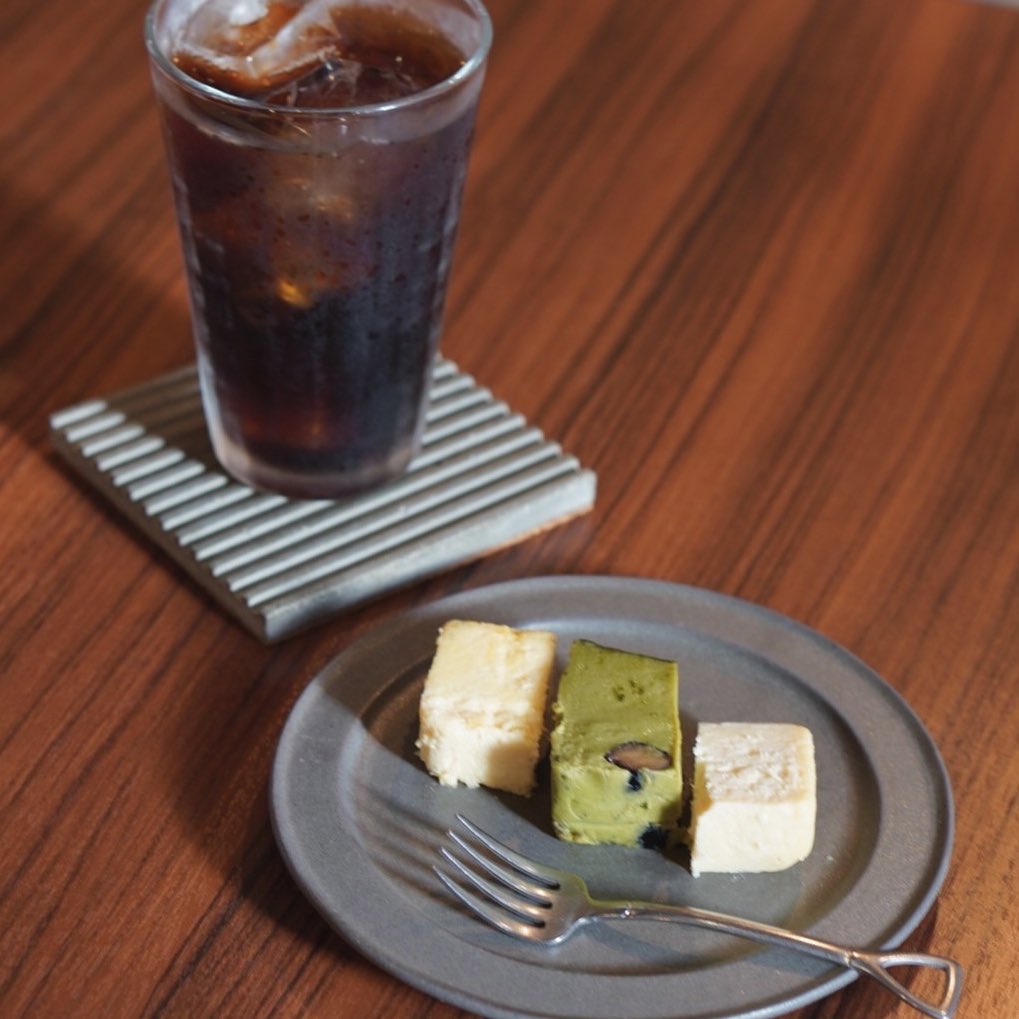 genbacafe1451's tweet photo. 久しぶりにお天気の良い日曜日
開店と同時にたくさんのご来店
ありがとうございます！

ケーキセットご注文で
10月中おかわりが1杯無料になる
お得な特典イベントは本日までです⚠️

ただいまお席に空きができました。
この後も18:00までお待ちしています！

#GONIA
#25Hudson
#スイーツ https://t.co/awKMIbaTwp