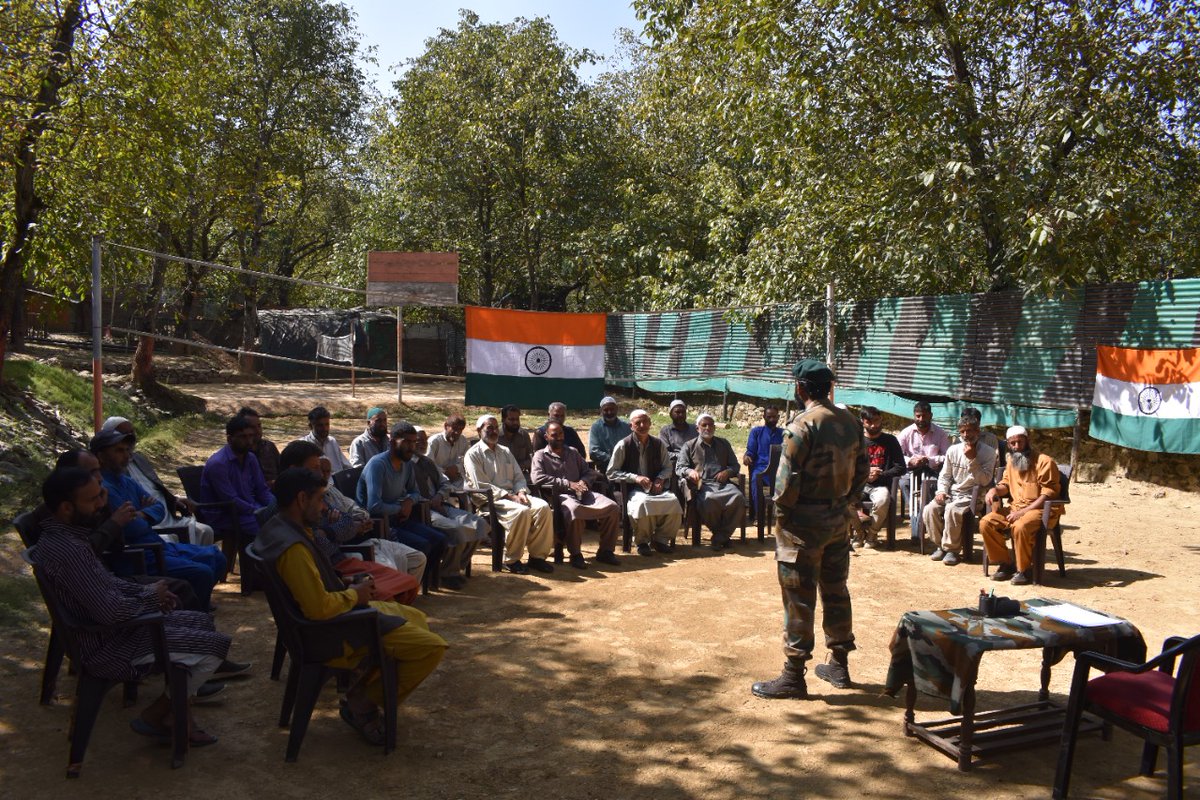 sarali118706999's tweet photo. Zorawar Garrison camp under the aegis of Cherakote Garrison organised a Sarpanch and Ward Members interaction to ensure a deep and close connect with the locals.
#HumSayaHaiHum
#JawanAurAwam
#ProsperousKashmir
#PatriotsOfKashmir
#RepublicansOfIndia
#IndianArmy https://t.co/ce8pP5WCpv