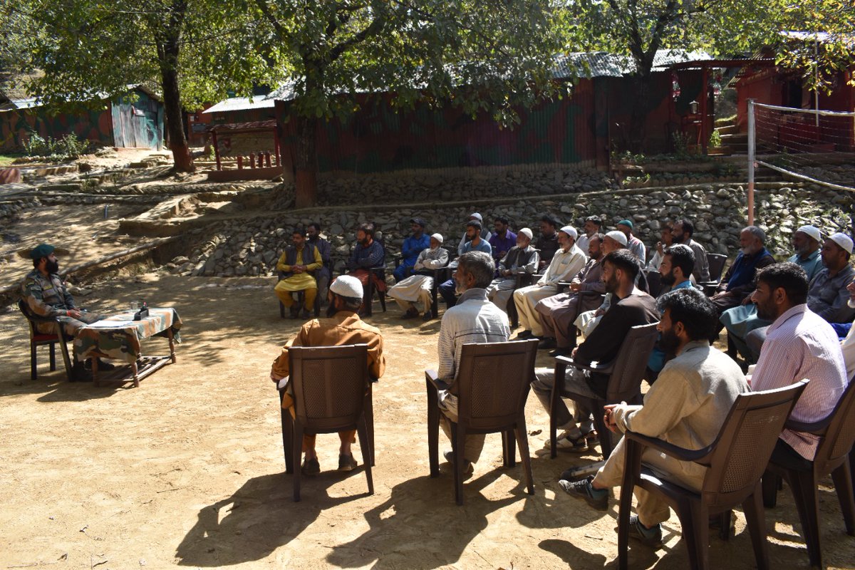 sarali118706999's tweet photo. Zorawar Garrison camp under the aegis of Cherakote Garrison organised a Sarpanch and Ward Members interaction to ensure a deep and close connect with the locals.
#HumSayaHaiHum
#JawanAurAwam
#ProsperousKashmir
#PatriotsOfKashmir
#RepublicansOfIndia
#IndianArmy https://t.co/ce8pP5WCpv