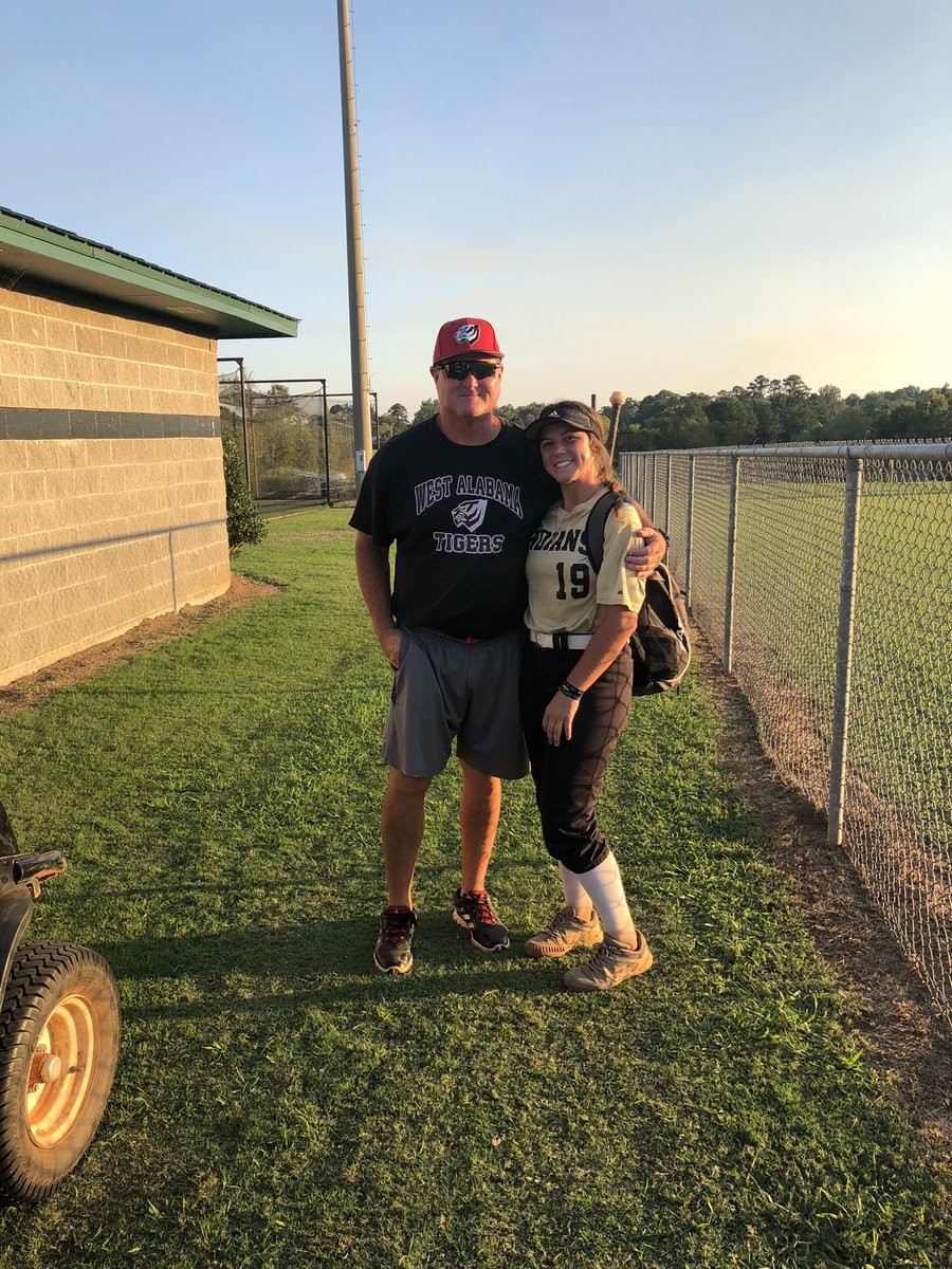 _Ashley019's tweet photo. Had an awesome day at the @UWA_Softball camp thanks to @defo25 and many staff!!
@BSherSB https://t.co/hiEzRtDldD