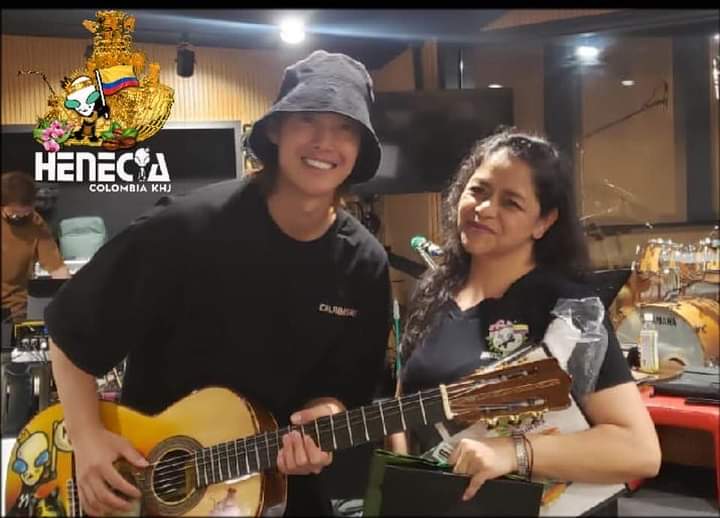 Lore_82ljg's tweet photo. @khj_heneciatwt 
@khj_heneciatwt bienvenidos a 🇨🇴 🇨🇴🇨🇴🇨🇴🇨🇴🇨🇴🇨🇴🇨🇴🇨🇴😻😍👏
@HeneciaColKHJ
@khj_heneciatwt
@TEAMHENECIA
#KimHyunJoong
#KHJpromesaCumplida
#WelcomeToColombiaKHJ https://t.co/AbavRbvTd8
