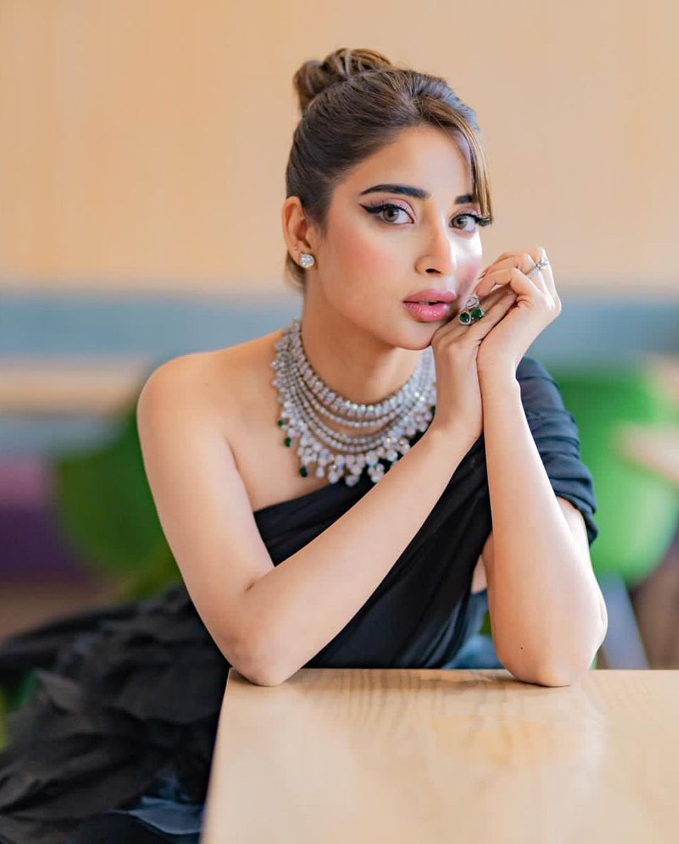thestyleforward's tweet photo. #SaboorAly in this beautiful black @SaniaMaskatiya 👗 at the #humawards 
#StyleforwardPicks 💯 https://t.co/9dHyhFa0lC