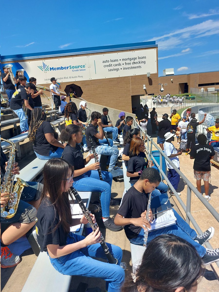 MCMSCoogBand's tweet photo. Our MCMS Cougars Band got to experience game day as members of the Thurgood Marshall High School Band at todays football game.We are excited for our 8th graders to join the Thurgood Marshall High School Band. Great job today! We are so proud of you! #MCMSCoogs
#FBISDFineArts https://t.co/kAsDP00biJ