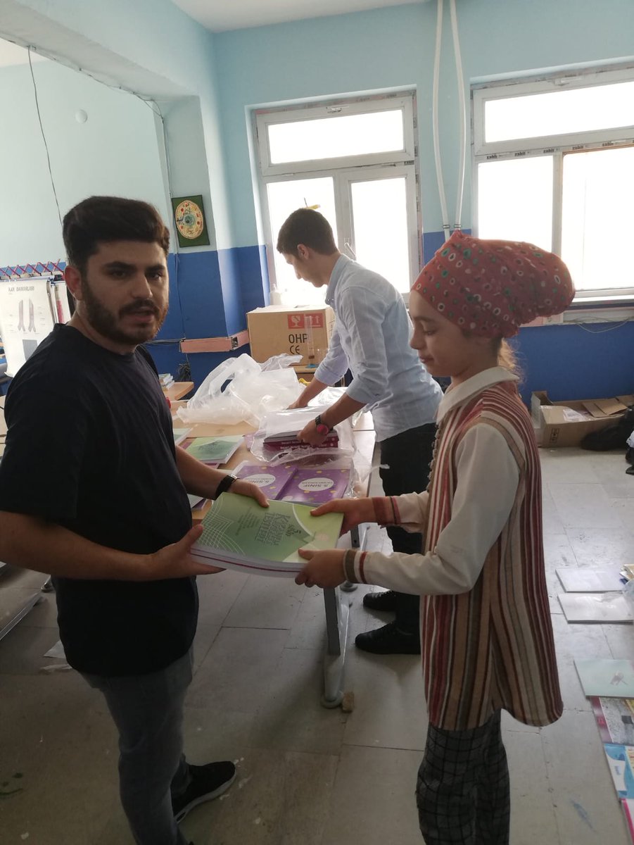 IlkDadas's tweet photo. Milli Eğitim Bakanlığımız tarafından gönderilen kaynak kitaplar öğrencilerimize dağıtımı yapıldı.
@tcmeb @Murat4Kucukali @salihsakmia @ugurdoganer01 @Mustfaa_Guven @HazroMem https://t.co/zrTwjtiL2s