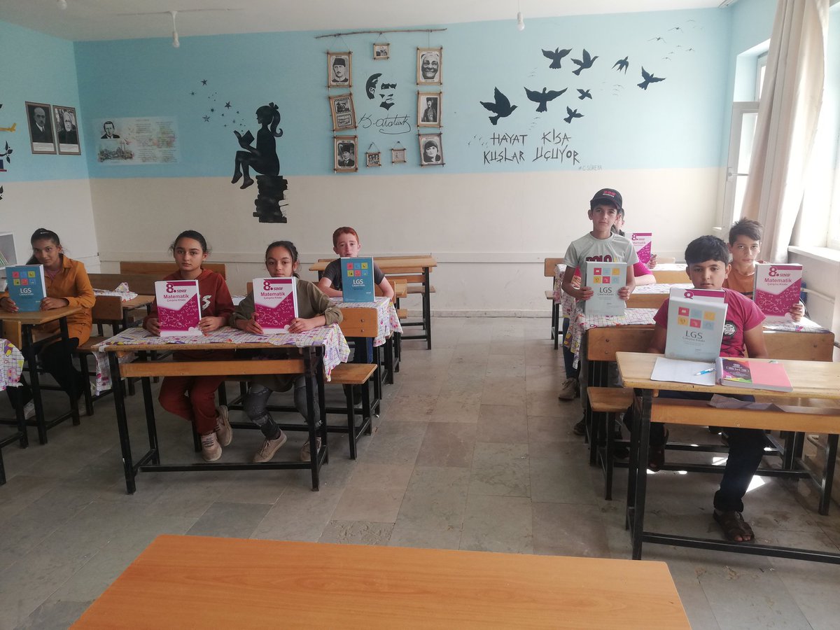 IlkDadas's tweet photo. Milli Eğitim Bakanlığımız tarafından gönderilen kaynak kitaplar öğrencilerimize dağıtımı yapıldı.
@tcmeb @Murat4Kucukali @salihsakmia @ugurdoganer01 @Mustfaa_Guven @HazroMem https://t.co/zrTwjtiL2s