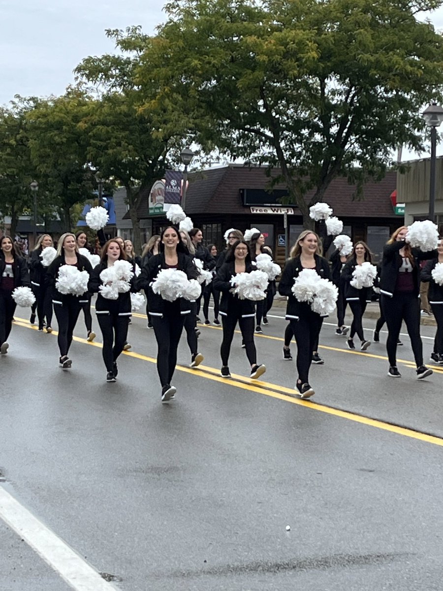 VickeyAbel's tweet photo. Alma College Homecoming festivities https://t.co/4SONKwBJWQ