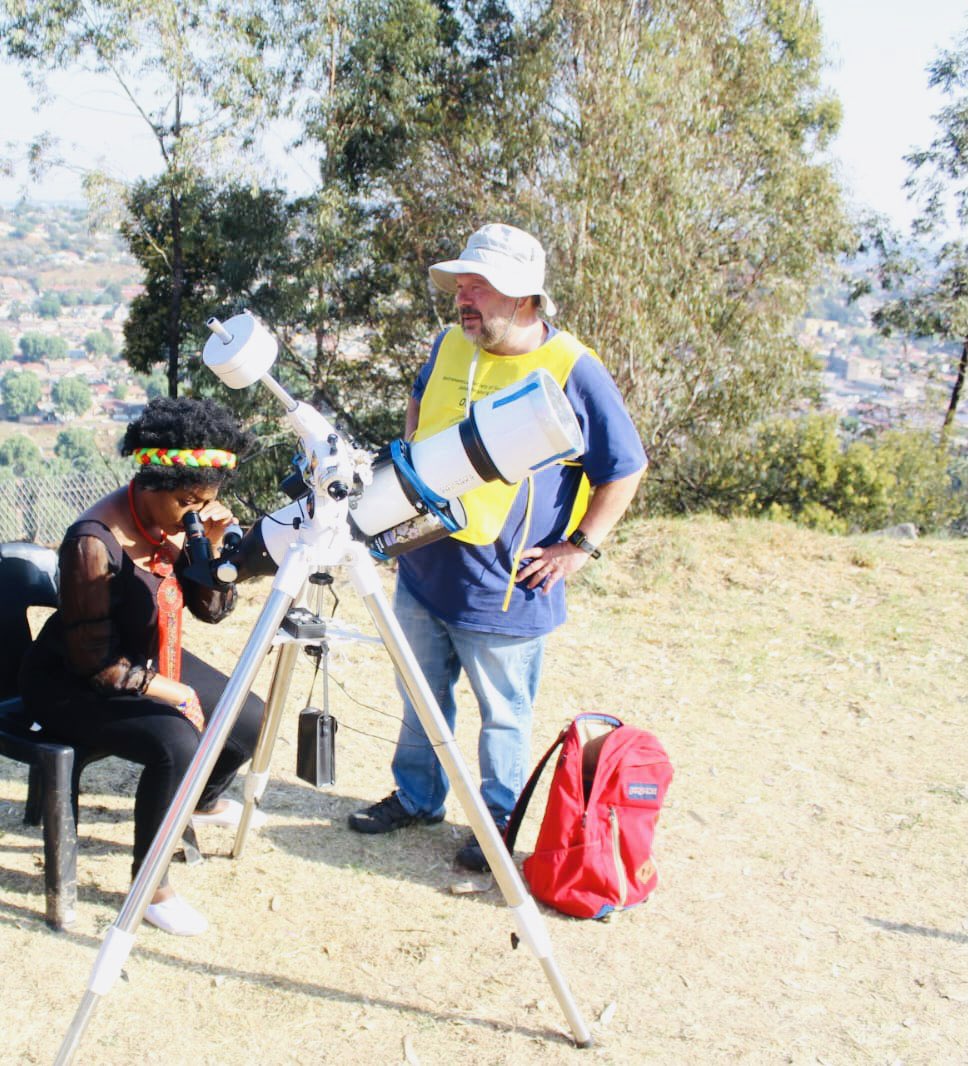 Nomby12's tweet photo. The Centre has two medium-sized observatories housing four telescopes, and has the use of the 26.5-inch Innes Telescope . Fun was had at SAIEE Heritage Day 2022 and #EngineeringIsCool #AstronomyIsFun #SupersonicFibre @SAIEE @assajhb @SKA_Africa @MytechieA @supersonicfibre @SAAO https://t.co/sIVJ1X5byf