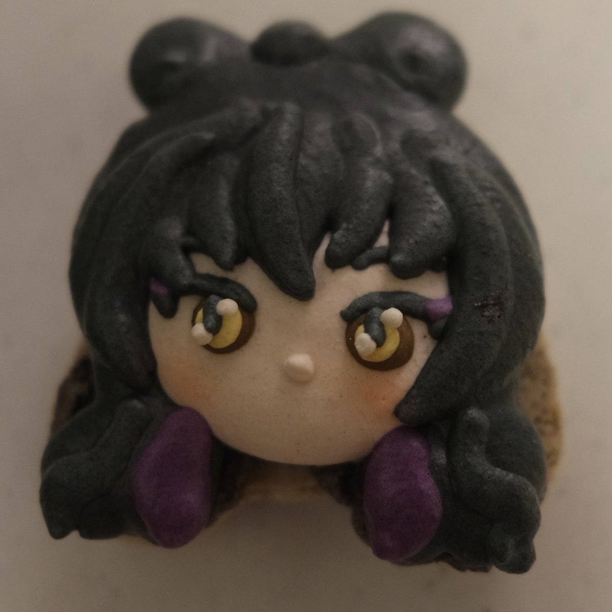 Foxtoss's tweet photo. Blake figure autographed by the voice actress! There was a Macaron event nearby.
#RWBY #BlakeBelladonna https://t.co/hivWKSDOP4