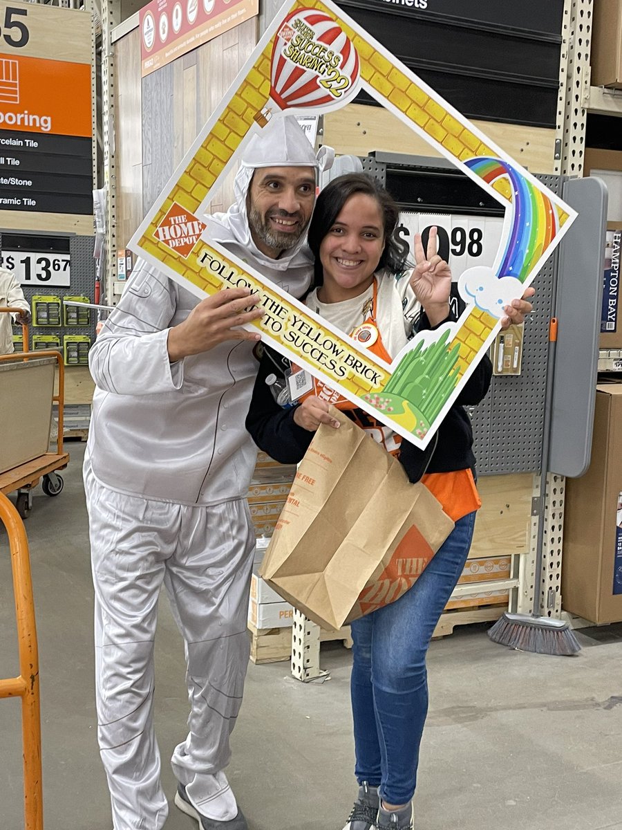 BrittanyMOrtiz1's tweet photo. 🌟 Follow the yellow brick road to 0️⃣9️⃣1️⃣5️⃣ Success sharing!🌟What a great way to share our success w/ all our assoc! @TDonnelly921 @HazemElrashidi @BekitaL @daryl_hagen https://t.co/SRtaRMDxsq
