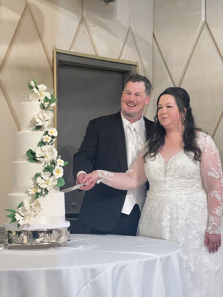 TheJamesonShow's tweet image. Congratulations @jessewalker &amp;amp; Cindy!!! A true honor to have able to celebrate your union! Love ya both to the moon and back! #WalkersDownTheAisle