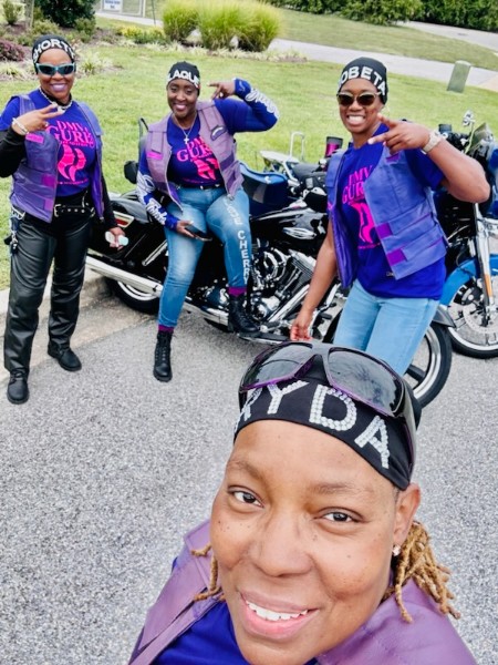 💜💜The DMV Gurlz out and about prepping for our upcoming Homeless Outreach Campaign. Our primary focus as we enter the cold months is Youth Homelessness. 💜💜 #Dmvgurlz #Sisterhood #Outreach #Homelessoutreach2022 #Itcostsnothingtocare #Givingback #Ourcommunity #NonProfit