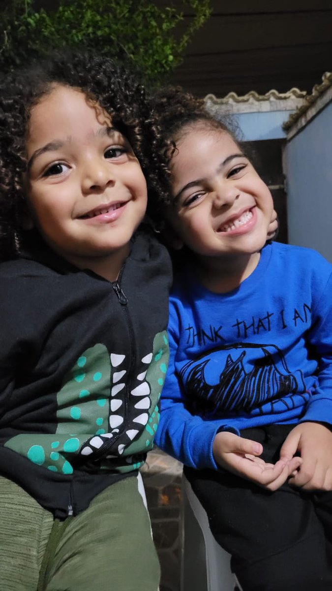 eujessisk's tweet photo. henrique e heitor são os mais lindos desse mundo, eu sou completamente apaixonada 🥺🤧🥰😭 https://t.co/SWKHJbG6R7