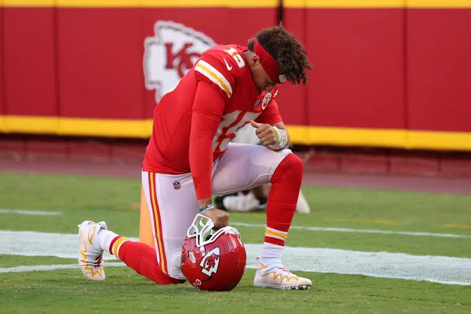 #NFL
Mañana dejaré doble reporte de dinero profesional y movimientos de línea. 📊

Para desbloquearlos: 

🏈 Colts vs Chiefs 🏈 40 likes ♥️
🏈 Dolphins vs Bills 🏈 20 Rts 🔄