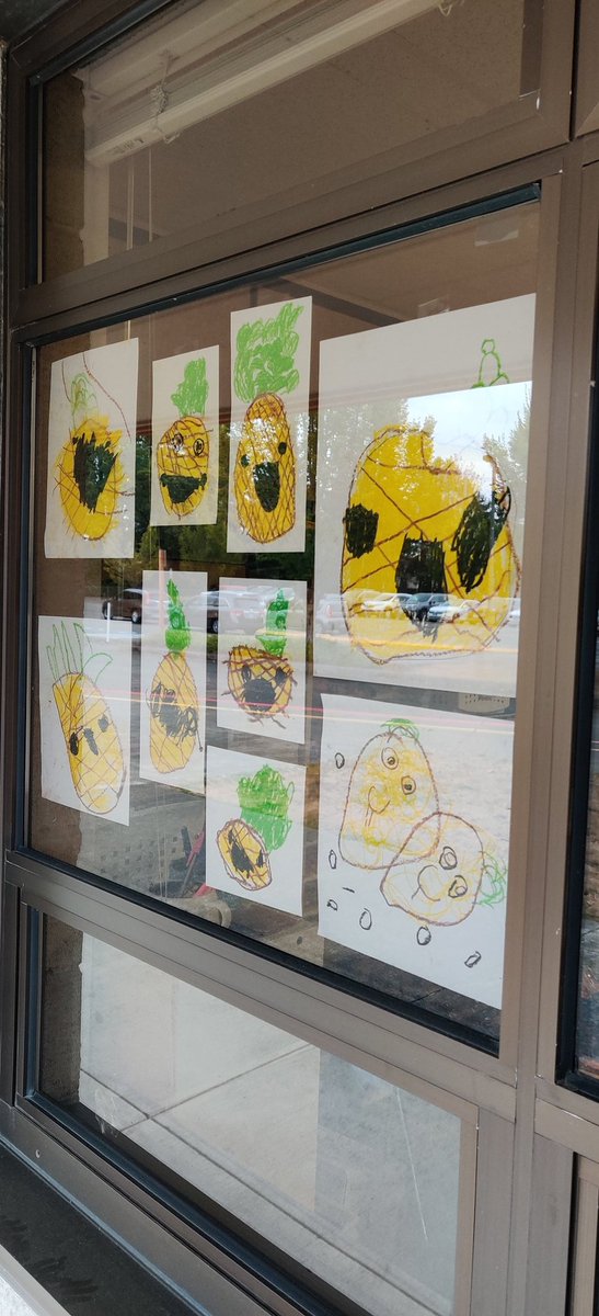 MrsDrenckpohl's tweet photo. Hey #teachertwitter and teacher supporters!  I haven't had much time for Twitter lately but I have a new pinned post!  📌 For a 📌 anyone?  I'll do you after you do me!  So fun to do art with my kindergarten students this week! #clearthelist https://t.co/j8Vr9AgHKx
