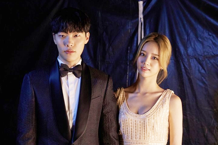 soompi's tweet photo. #GirlsDay's #Hyeri Surprises Boyfriend #RyuJunYeol In Person For His Birthday On Set Of "#MoneyGame"
https://t.co/pULN1HDZmi https://t.co/3XtEnwkLVP
