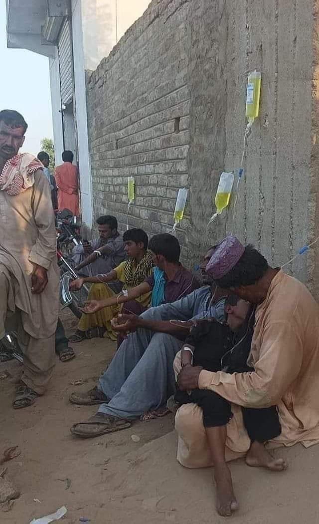 SindhooNawaz's tweet photo. پندرھ سال مین سندھ کے وڈیروں نے
بڑی محنت سے دادو کے تحصیل جوھی میں دنیا کا جدید ترقی یافتا ہسپتال بنایا ہے جہاں دوسرے ممالک کے لوگ علاج کروانے آتے ہیں. صائمہ جافری
#ReliefForRainVictimsOfSindh https://t.co/VCtQj1WS4o