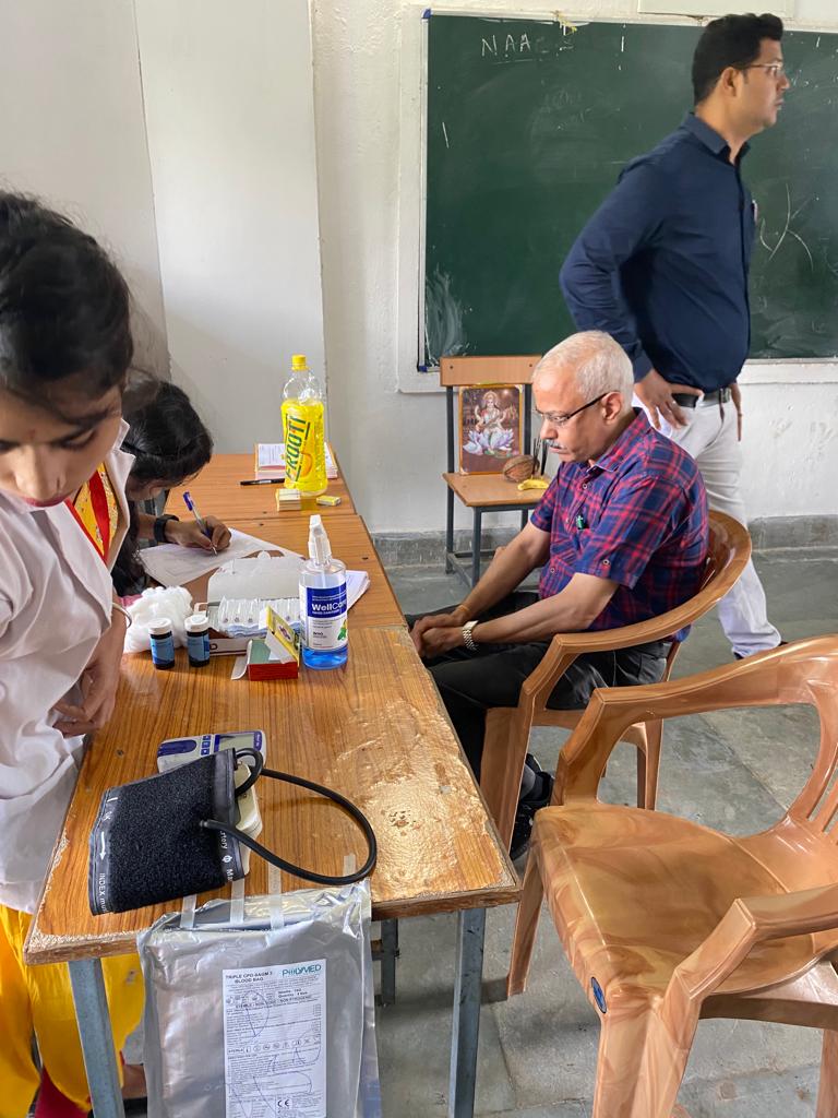 NSSPithora's tweet photo. Blood donation camp organized by NSS Govt. College Pithora 
#BloodDonation #RaktadaanAmritMahotsav @askabir_ @ConnectingNss @_NSSIndia @NSSRDBhopal @NssrdB @NssChhattisgarh @PMOIndia  @SamarendraS21 @YASMinistry  @_NSSAwards @AgriGoI @NeetaBajpai5 @ChhattisgarhCMO https://t.co/ljON2cWE6B