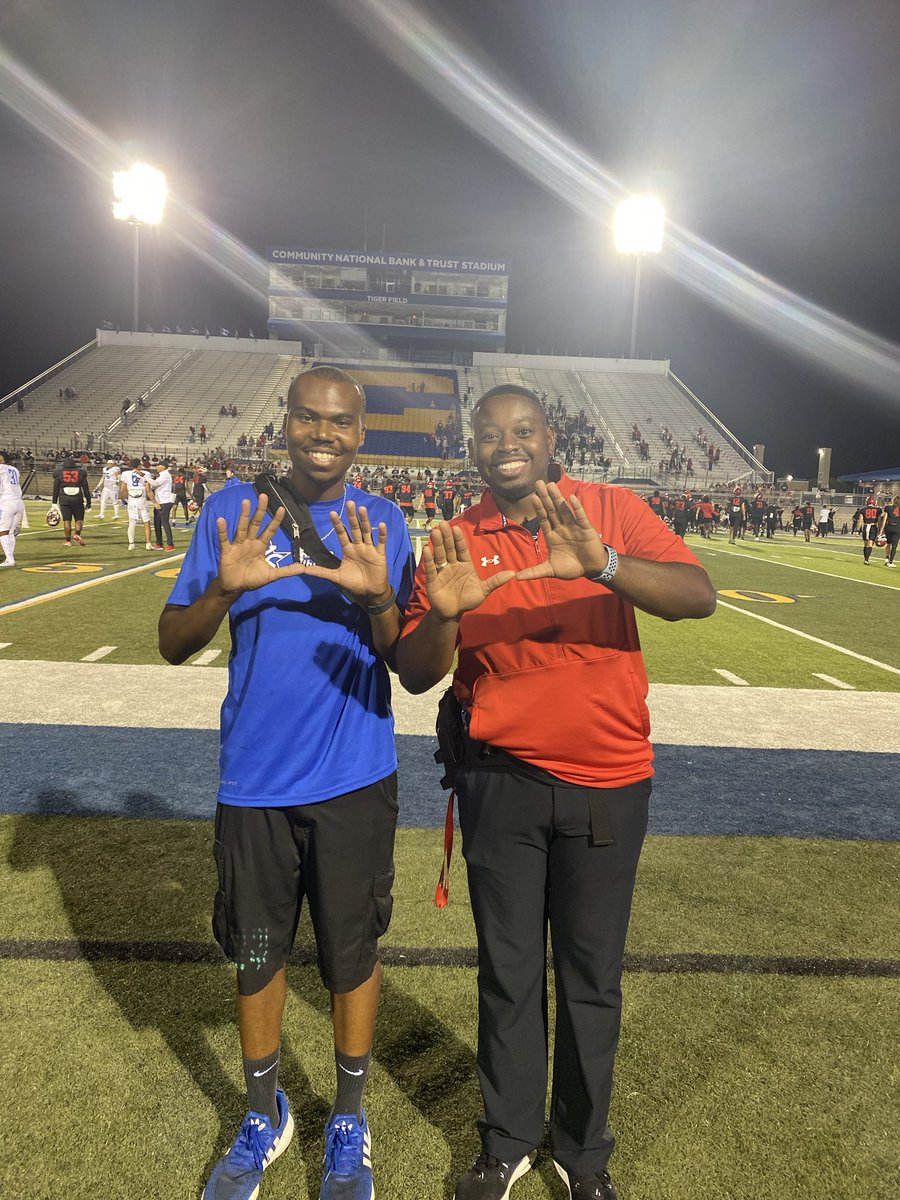 ScottGalloway99's tweet photo. Love these guys! ⁦@lifeis_golden⁩ ⁦@Fly_Ty_D⁩ https://t.co/sLn4Jaeg9k
