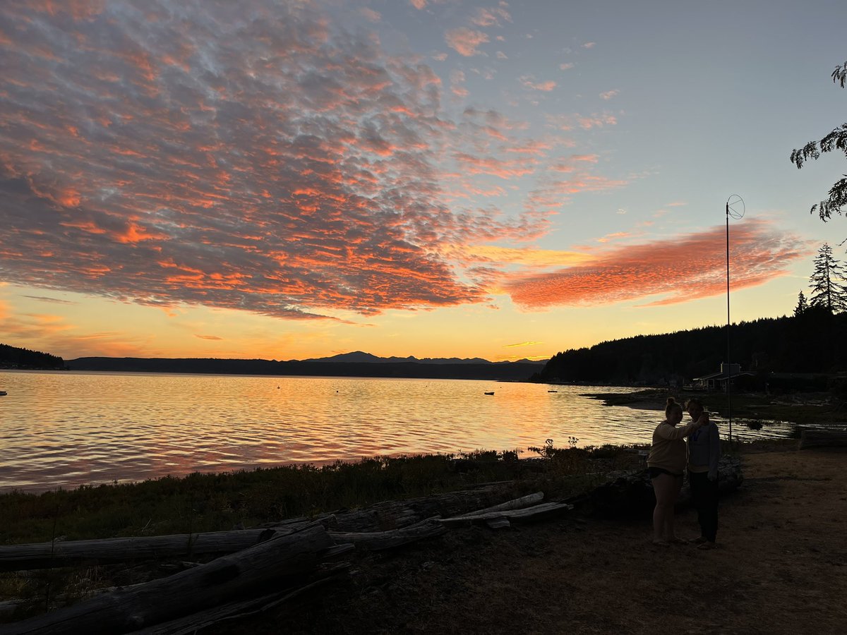 stephenj's tweet photo. @NWSSeattle @space_needle From Hood Canal! https://t.co/RbNqhlImP1