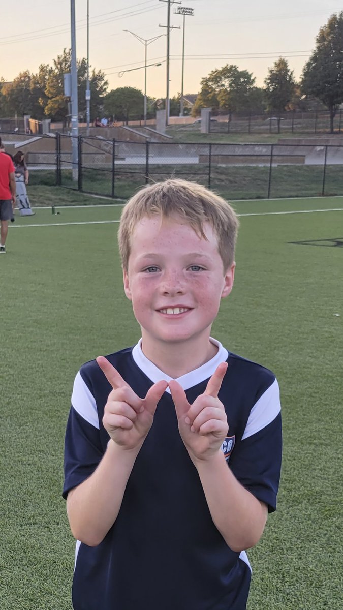 FCNorthUnited1's tweet photo. When you have players who drive up to KC from Wichita, family and friends drive up from the Lake of the Ozarks &amp; the team you're supposed to play NO CALL NO SHOWS, you improvise! Tonight's family scrimmage was so much fun ❤️💙🤍 

#familysoccer #wearefamily @ImCollegeSoccer https://t.co/yilYXmx3tI