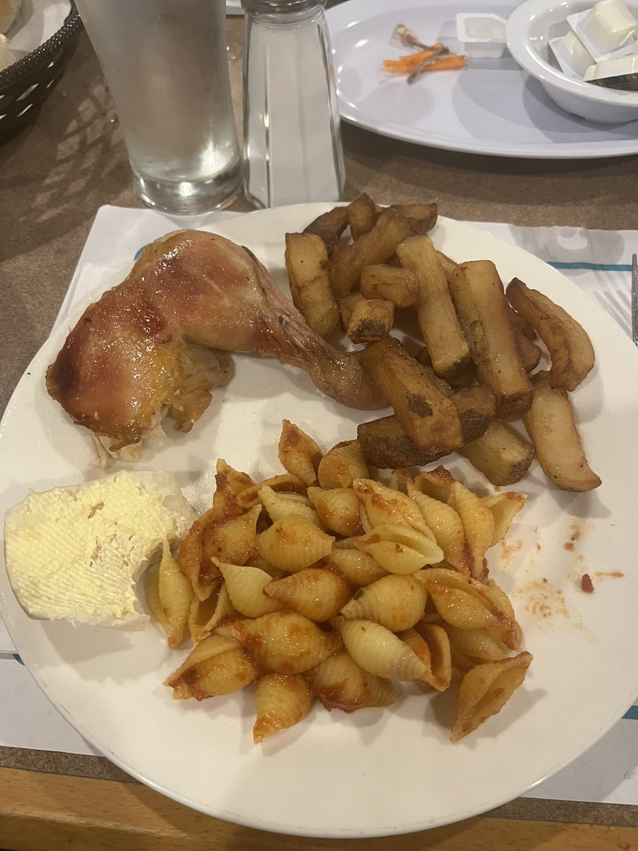 magicsfunny's tweet photo. went to my dads fav place for his birthday dinner ✨ also went apple picking, but couldn’t find any honey crisp :/ and good apple recipes? all i know is i need to make mini apple pies in ramekins 🍎 https://t.co/lWbHgqiAnH