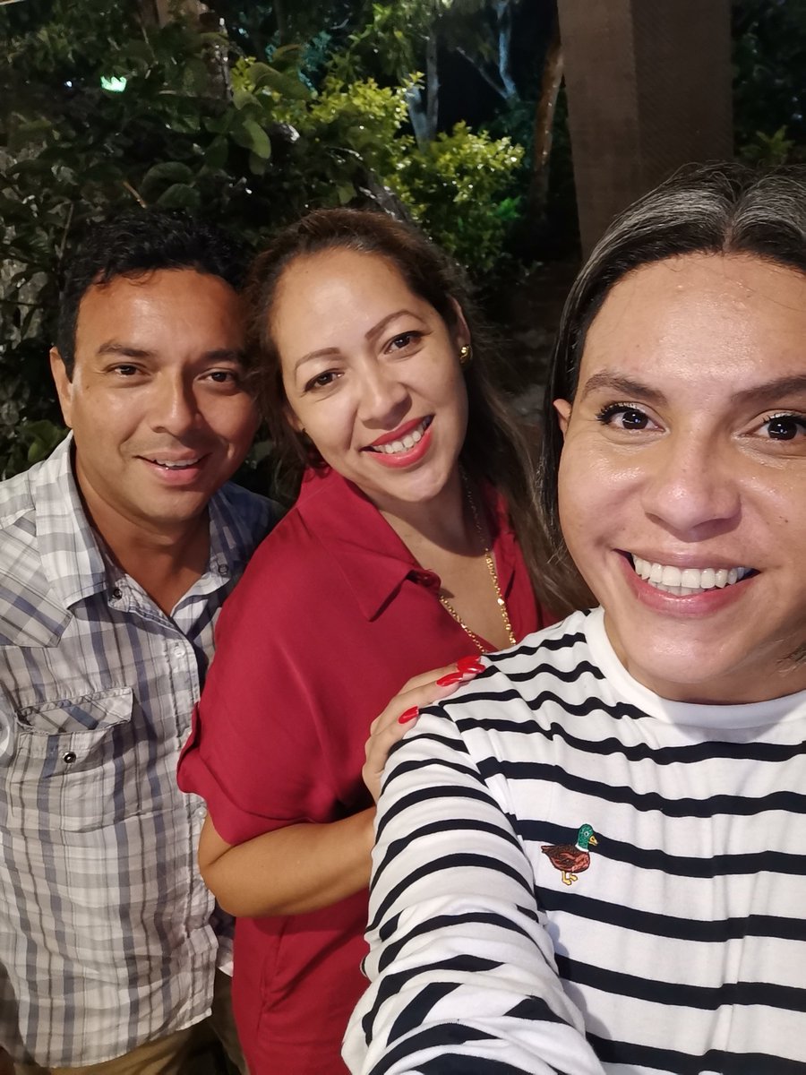 krliteaux's tweet photo. Medio complicado juntarnos, pero dejaríamos de ser "SEÑORAS".
Felices Fiestas Patronales a nuestra muy querida amiga @ElidaCaceresU 💖
#hello40 #cuatrodecadasbienvividas #santaelidasibasi #paloencebado #misschef #MelissaI #activas #pichaycacha #jumketeyede https://t.co/HfRYe0Ge81