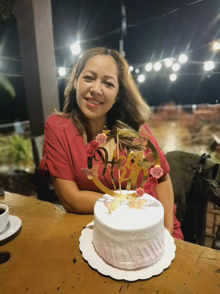 krliteaux's tweet photo. Medio complicado juntarnos, pero dejaríamos de ser "SEÑORAS".
Felices Fiestas Patronales a nuestra muy querida amiga @ElidaCaceresU 💖
#hello40 #cuatrodecadasbienvividas #santaelidasibasi #paloencebado #misschef #MelissaI #activas #pichaycacha #jumketeyede https://t.co/HfRYe0Ge81