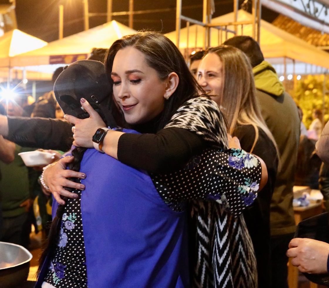 DoraOrdonezC's tweet photo. Mi corazón y mi compromiso esta con cada uno de ustedes 🫶🏼
¡Por más #SalchiFest con harrrto shungo! 🥳
#HagámosloConShungo 🔥😉
#ACDO⚡️ https://t.co/iAREqjHuPD