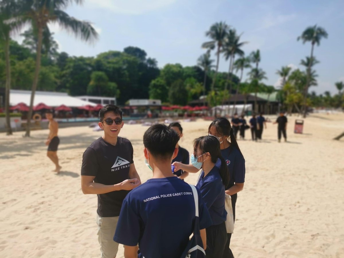 glen_peh's tweet photo. A day to spread crime prevention messages at Sentosa to beach user.
#DAYATSENTOSA https://t.co/dVPEa5mqSp