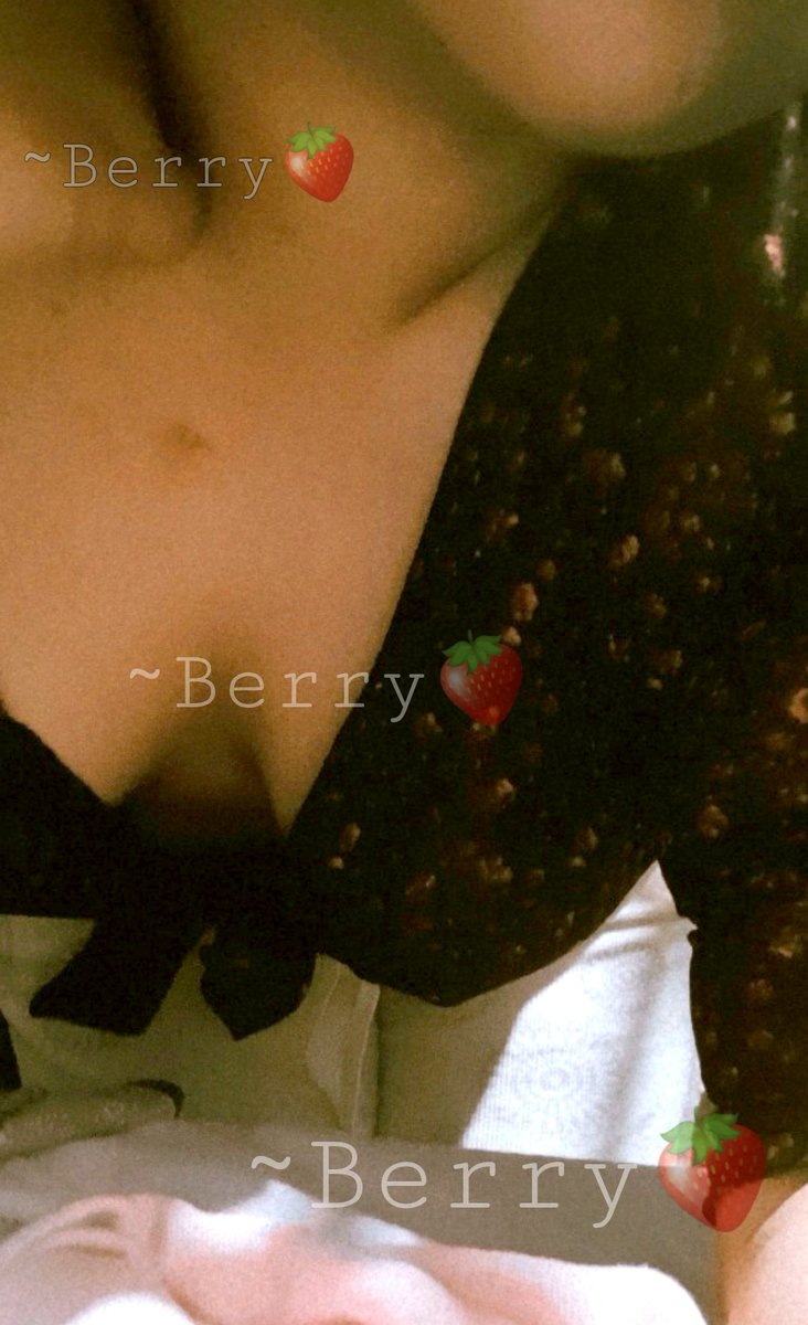 __SUGARBERRY__'s tweet photo. Puedo ser tu amiga anime? 🍓
Quién pa' ser amigos y mandarle fototeta 😋
~Berry🍓 https://t.co/2se8heTHA5