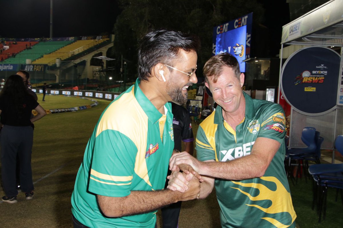 KrantiShaanbhag's tweet photo. The start of the new beginning ! Road safety Legends World Series @RSWorldSeries @JontyRhodes8 @justvoot @SAfrica_legends #Cricket #cricketfandom #cricketnews https://t.co/BFzgmeQFst