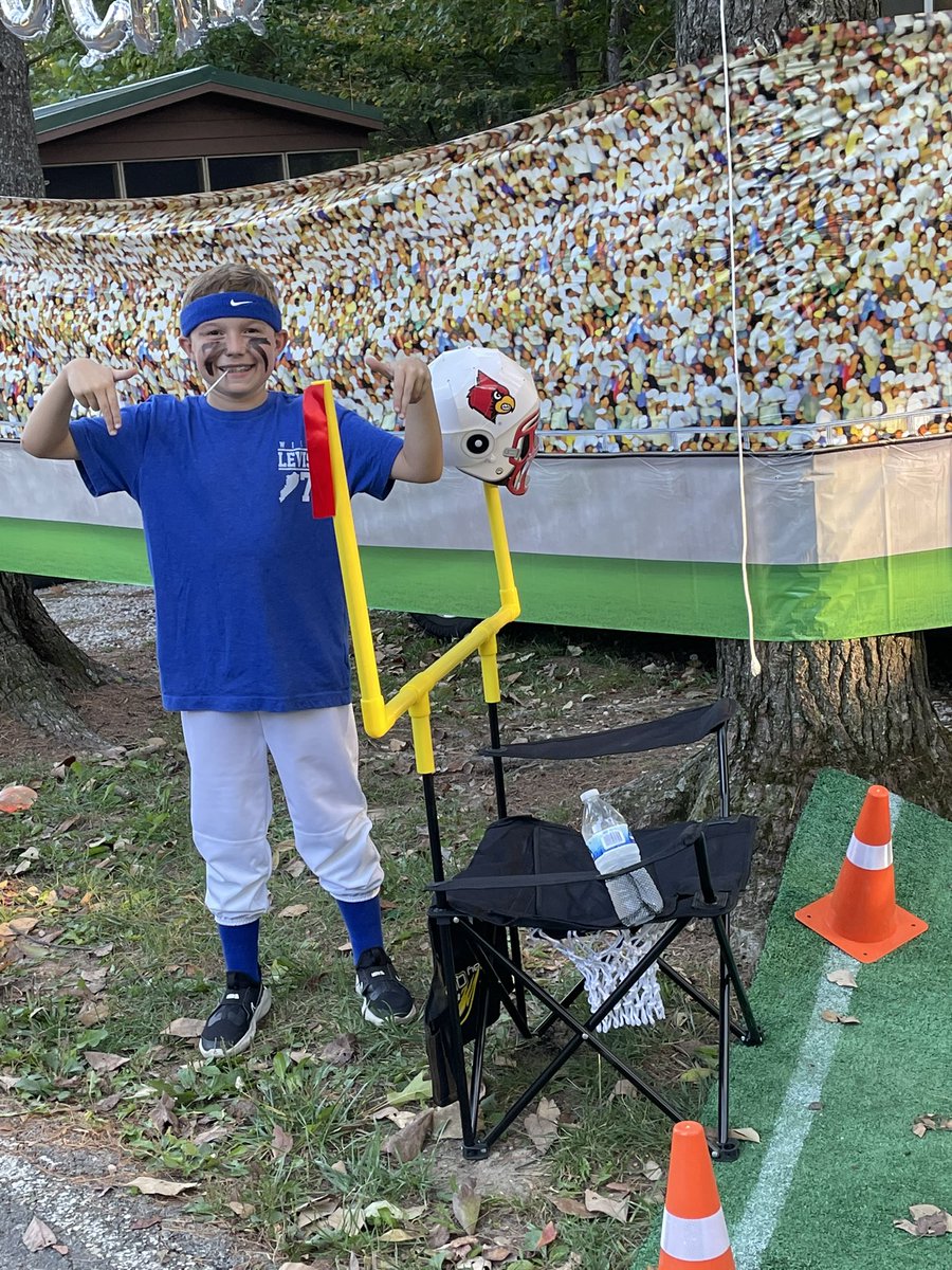 MartyBallou's tweet photo. Got an early Halloween start throwing L’s down dressed as QB1 @will_levis ! @cross_eyedcrick @DrewFranklinKSR @MrsTylerKSR @ryanlemond https://t.co/goEmDbLybJ