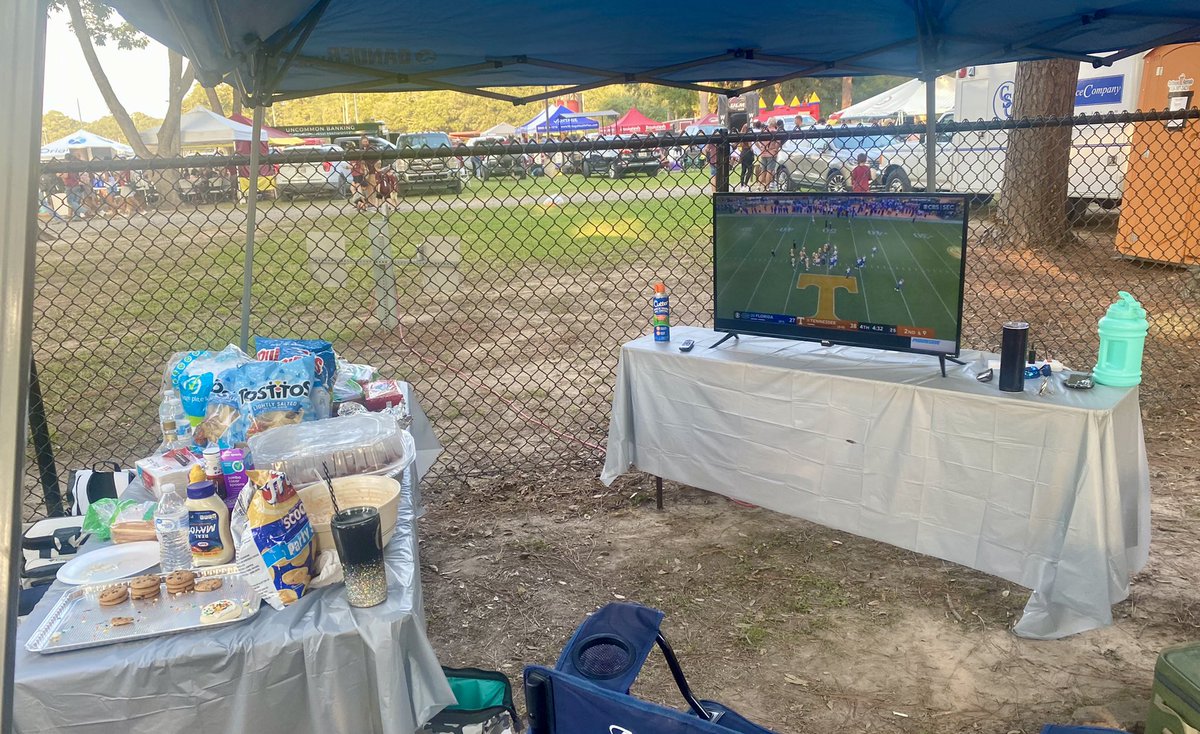 Great time tailgating in the Grove but an even better time celebrating a <a href="/ULM_FB/">ULM Football</a> win!! #HawkYeah #TheBestIsOnTheBayou