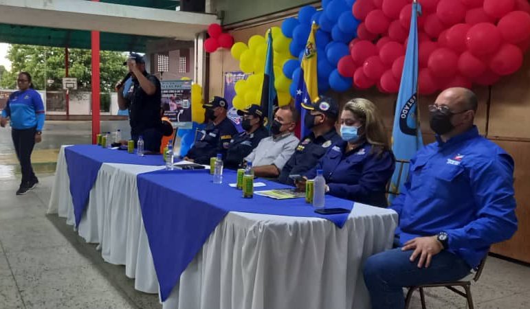 BraulioArias7's tweet photo. #Venezuela Bendecida Noche. Hoy #24Sep está de Cumpleaños Nuestro #Intendente de Seguridad, Orden Público y Paz de #Maracaibo el Politólogo Braulio Arias. Le Deseamos un Feliz #Cumple Q #Dios y la #Virgen lo Colmen de #Vida y Salud para Q Sigamos Trabajando en Pro d la Ciudad🙏🏻🎂 https://t.co/UjhAjCgMw1