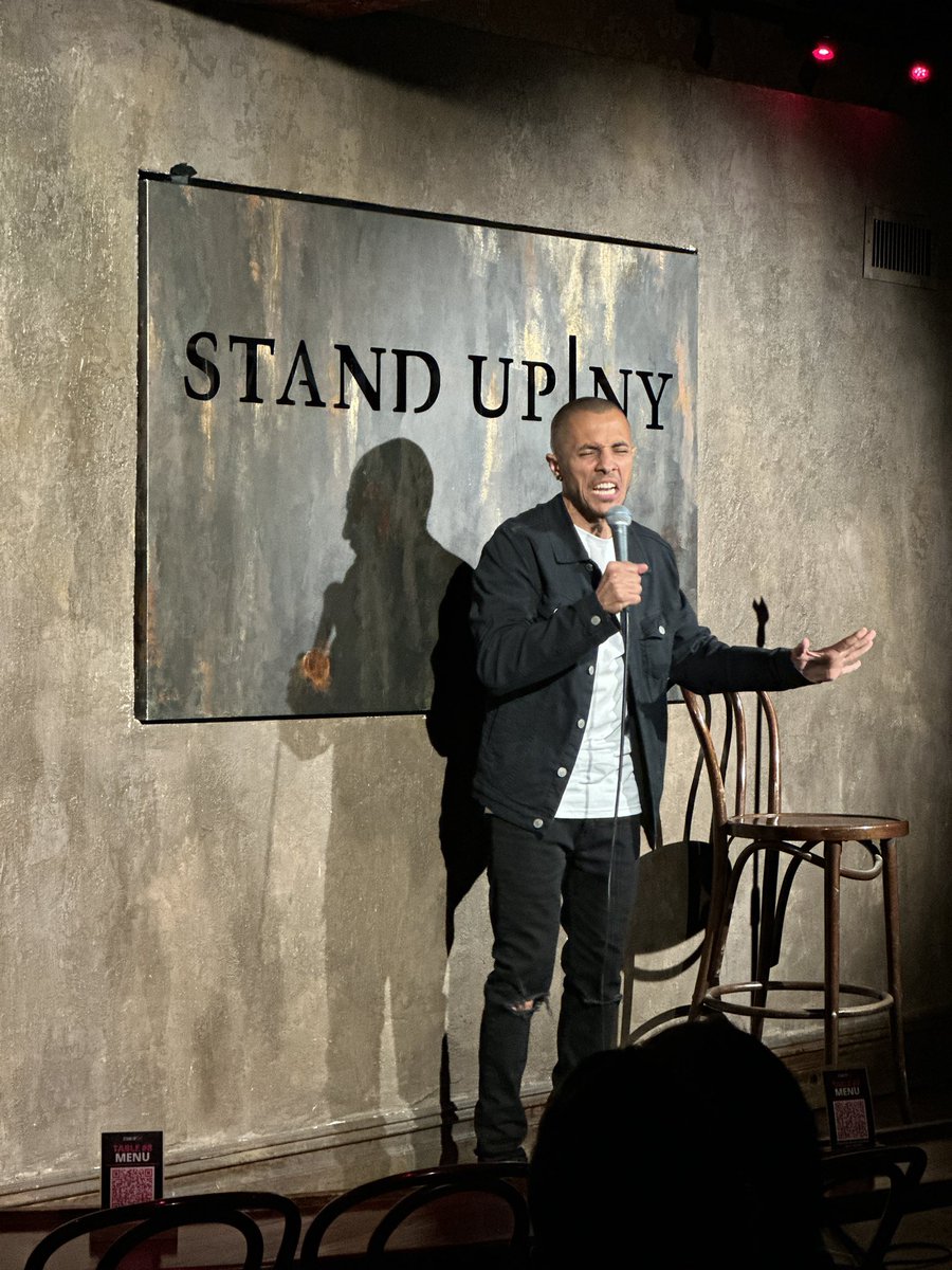 emanmorgan's tweet photo. #InTheOffice #WorkingOut #FunShow #FunCrowd @StandUpNY https://t.co/glRnFkvRSW