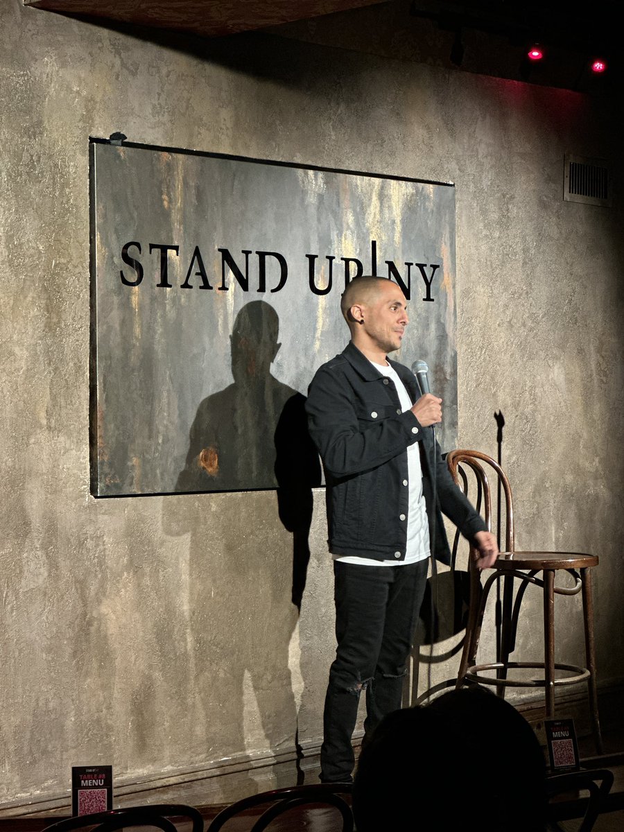 emanmorgan's tweet photo. #InTheOffice #WorkingOut #FunShow #FunCrowd @StandUpNY https://t.co/glRnFkvRSW