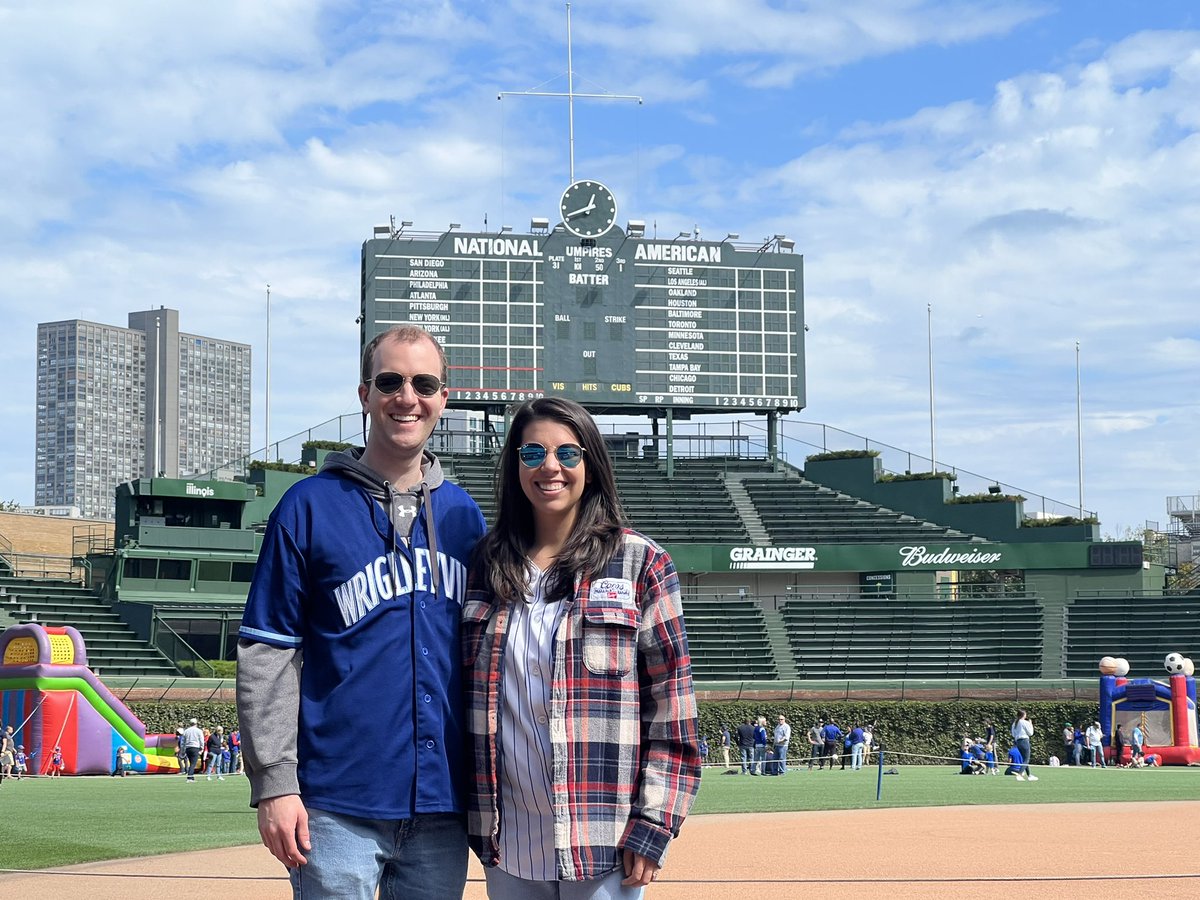 rb_mxpeso's tweet photo. #chicagocubs #seasonticketholders What a fun day @Cubs ! Enjoyed the day at Wrigley Field! https://t.co/yeweAbTyCL