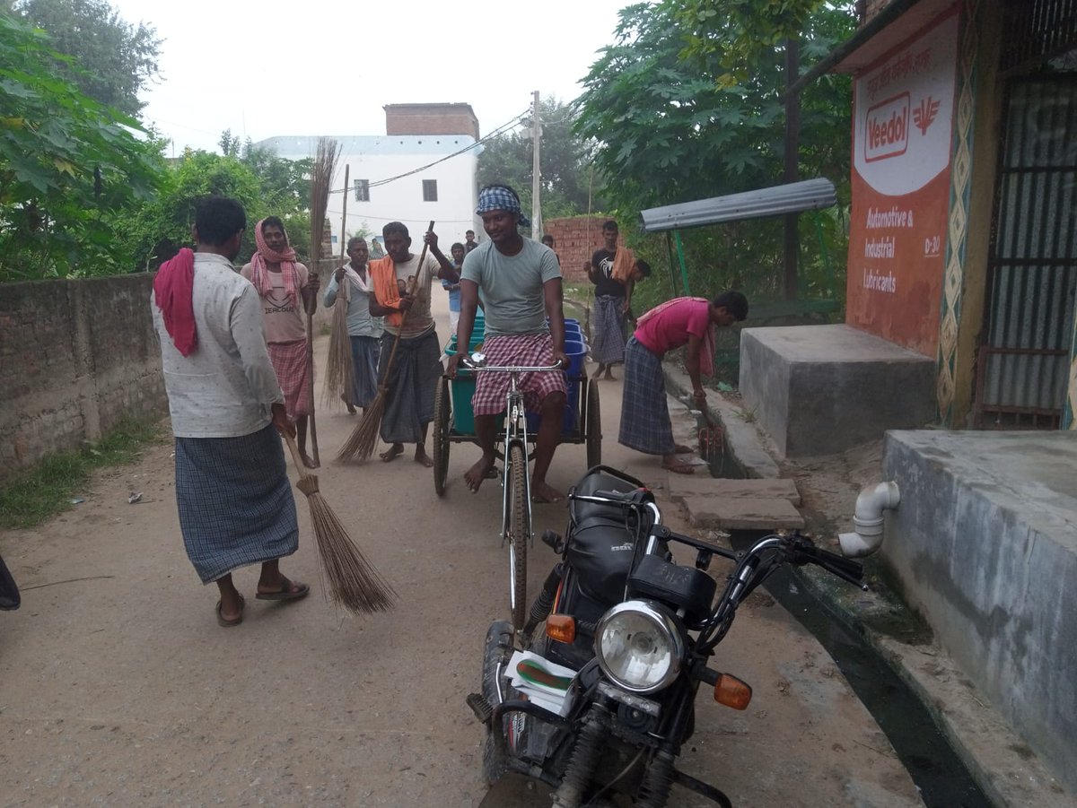 lsbarajpur's tweet photo. रोहतास जिला राजपुर प्रखंड में "स्वच्छता ही सेवा"के तहत अभियान चला। उद्देश अपने घर में,दुकान,चौक,बाजार,नाली की सफाई। @LSBA_Bihar 
@BiharRDD 
@rahulias6 
@dm_rohtas 
@shekhar84357147
@MoRD_GoI
@IPRD_Bihar
@ratnishverma 
@Shital_V0709
@SumanlalKarn 
@Ravi_97097 
@Shahbazenv86 https://t.co/1ZXGWtoDyy