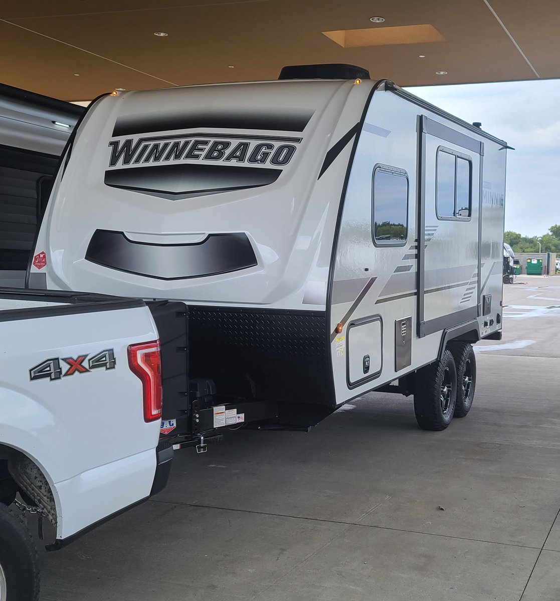 TerryJobe3's tweet photo. So me and the wife got one of these today. Will make Rodeo's and Mississippi State football games much more enjoyable. God is so good to us. It's not your average 400,000.00 outfit, but perfect for us! #HAILSTATE #HighSchoolRodeo #YouthRodeo #Thankful https://t.co/A1oB77USL7