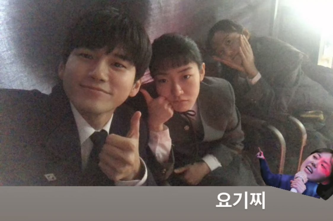 egnoegno1's tweet photo. 👦🏻👧🏻👧🏻

#OngSeongwu #옹성우 https://t.co/OsA68rQ259