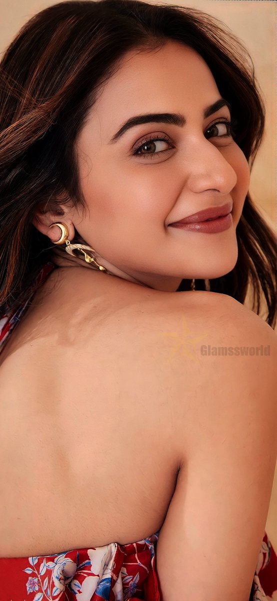 Rakulstann's tweet photo. Only One Word "Gorgeous" #RakulPreetSingh #RakulPreet https://t.co/xvYOq0ZHVX