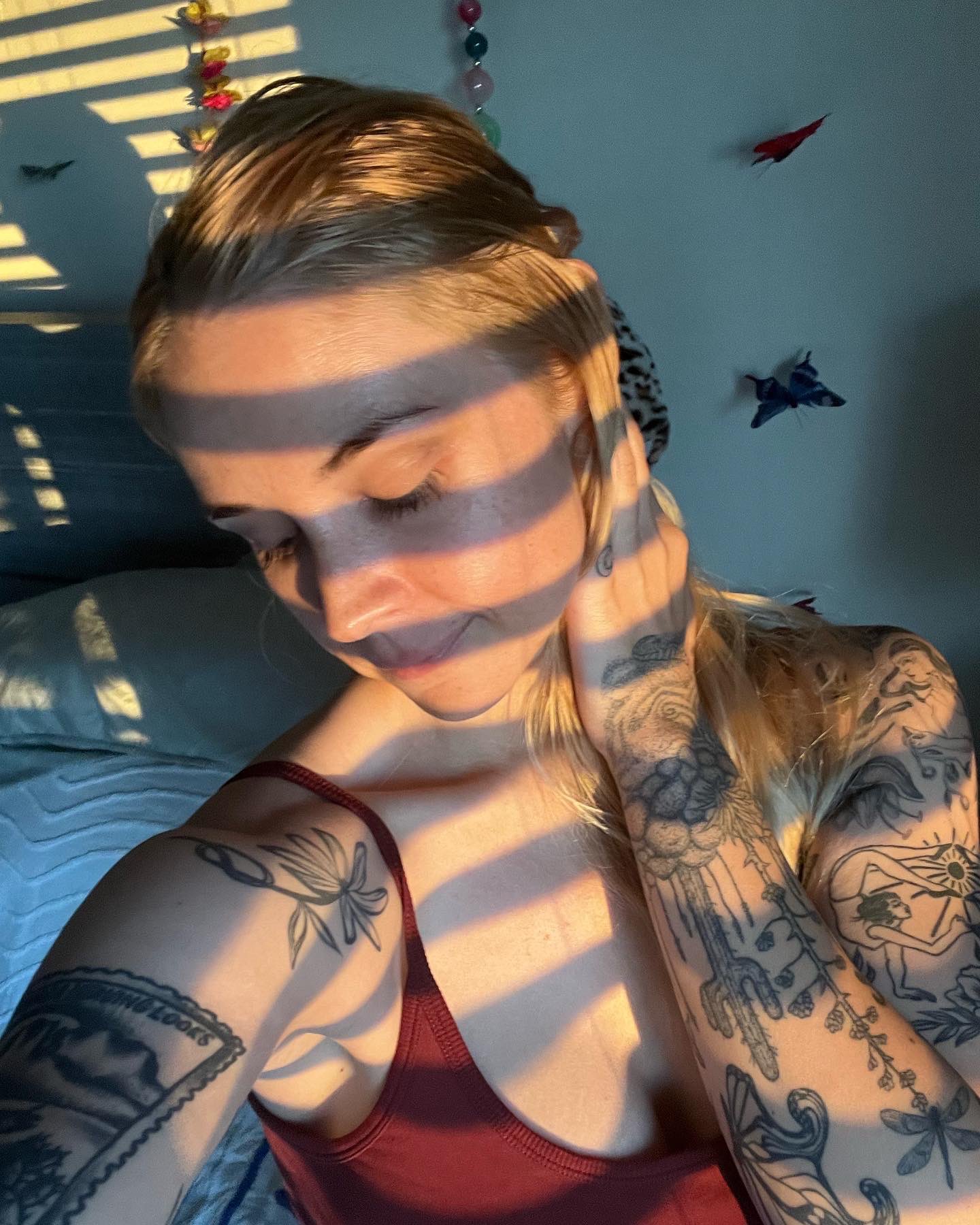 Sarah Vandella on Twitter "Blinded ☀️☀️☀️ https //t.co/xfu4JejiZb